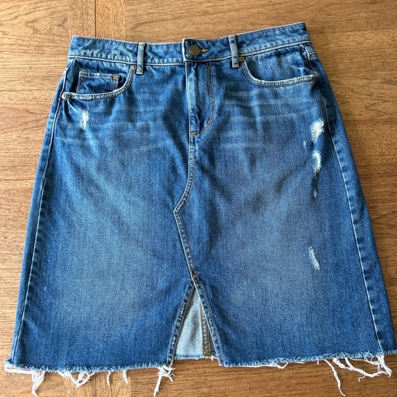 LOFT Distressed Denim Front Slit Skirt SIZE 6 - Picture 2 of 6